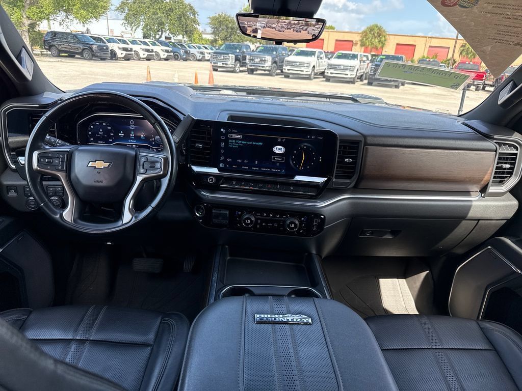Used 2024 Chevrolet Silverado 2500 High Country w/ Technology Package AWD/4WD image 5