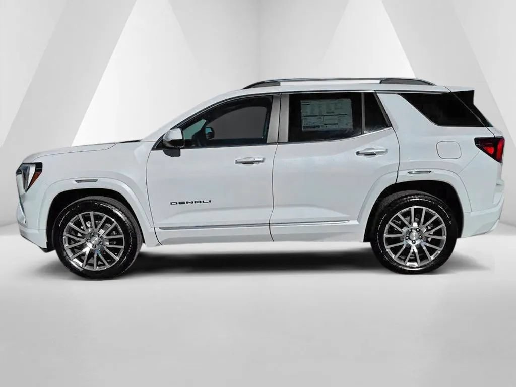 New 2027 GMC Terrain Denali w/ LPO, Floor Liner Package AWD/4WD image 4