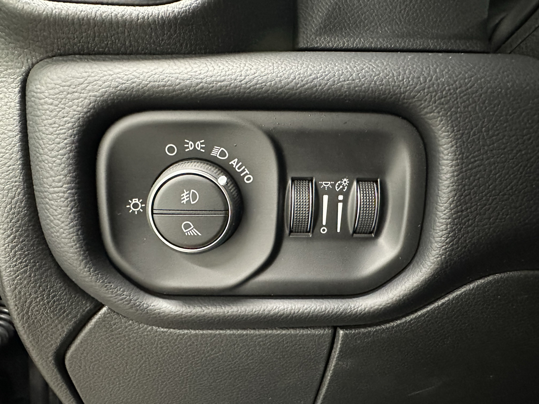 Used 2026 RAM 2500 Laramie AWD/4WD image 36