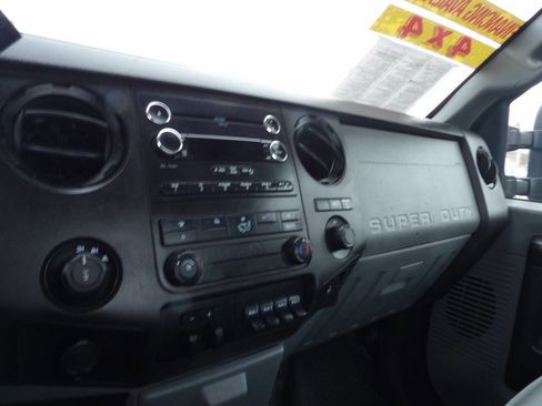 Used 2014 Ford F250 XL w/ Power Equipment Group image 7