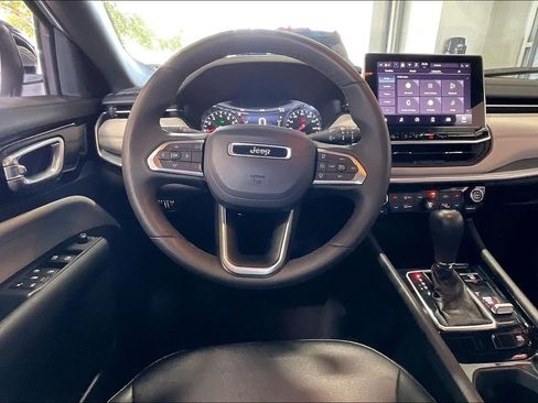 Used 2025 Jeep Compass Limited AWD/4WD image 5