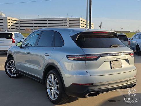 Used 2023 Porsche Cayenne image 3