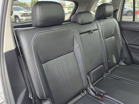 Used 2023 Volkswagen Tiguan SE AWD/4WD image 16