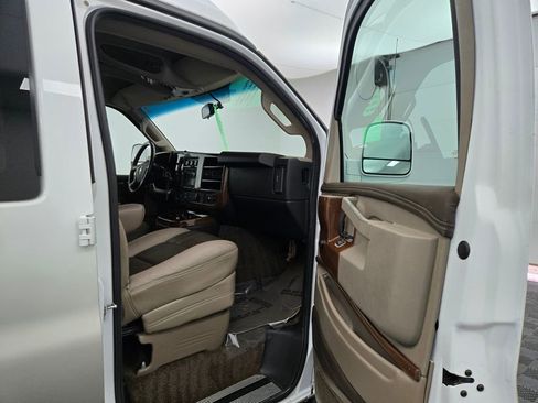 Used 2018 Chevrolet Express 2500 w/ Enhanced Convenience Package image 26