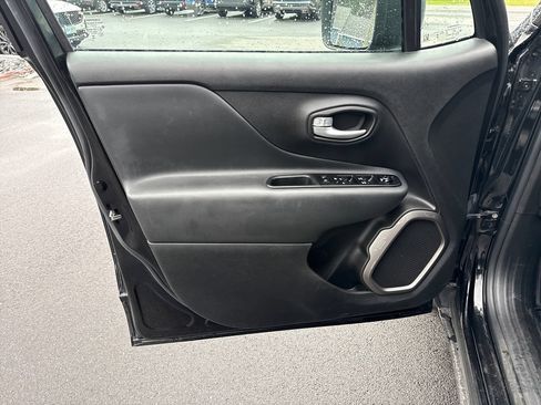 Used 2023 Jeep Renegade Latitude AWD/4WD image 13