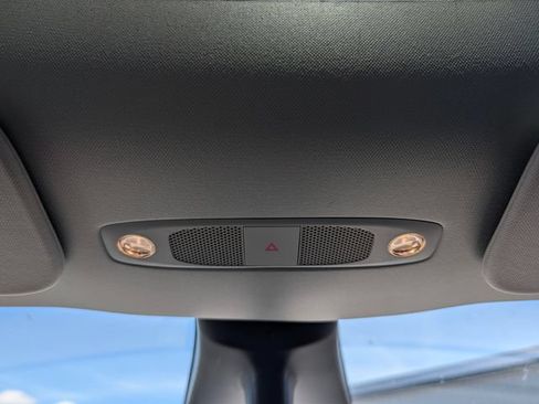 Used 2022 Tesla Model Y Long Range AWD/4WD image 25