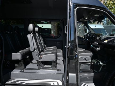 Used 2025 Mercedes-Benz Sprinter 2500 image 20