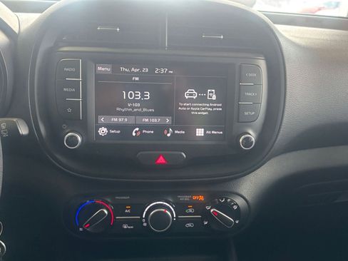 Used 2025 Kia Soul LX w/ LX Technology Package FWD image 23