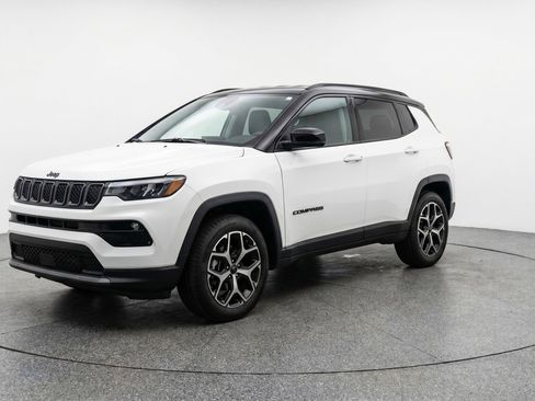 Used 2025 Jeep Compass Limited AWD/4WD image 3