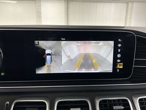 Used 2021 Mercedes-Benz GLS 450 4MATIC image 15