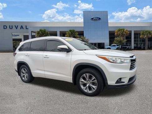 Used 2015 Toyota Highlander XLE image 2