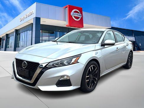 Used 2022 Nissan Altima 2.5 SV w/ SV Premium Package image 1
