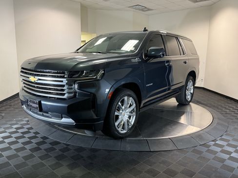 Used 2021 Chevrolet Tahoe High Country w/ Premium Package 2 RWD image 3