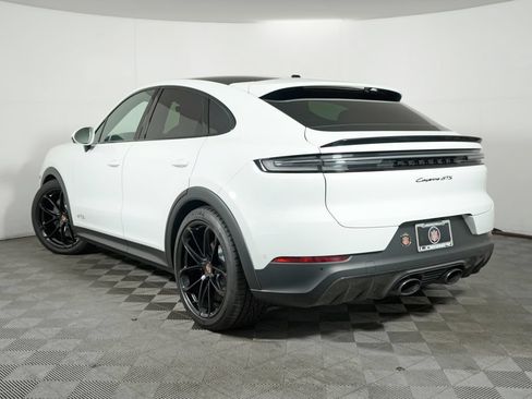 Certified 2025 Porsche Cayenne GTS AWD/4WD image 3