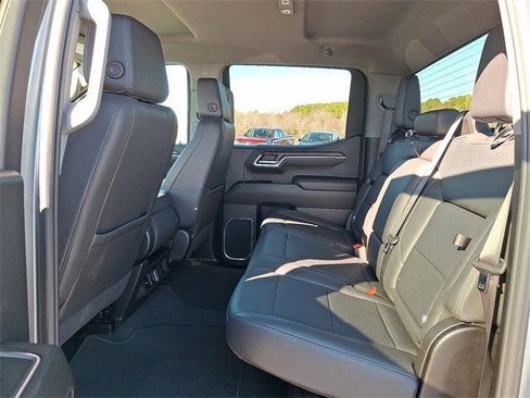 Certified 2025 GMC Sierra 1500 SLT image 9