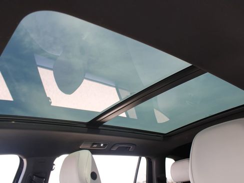 Certified 2024 Volkswagen Tiguan SE R-Line w/ MDO Package, Two-Row image 19