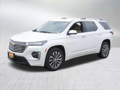 Used 2023 Chevrolet Traverse Premier w/ LPO, Floor Liner Package AWD/4WD image 3