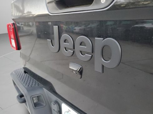 Certified 2022 Jeep Gladiator Sport image 32