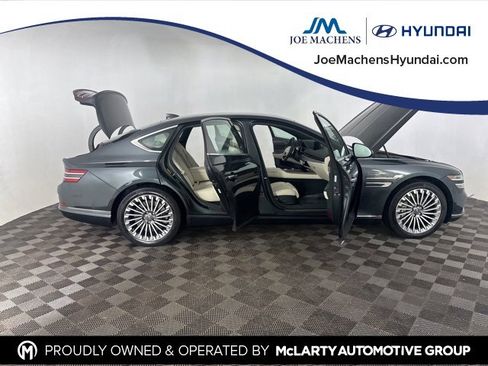 Used 2023 Genesis G80 image 16