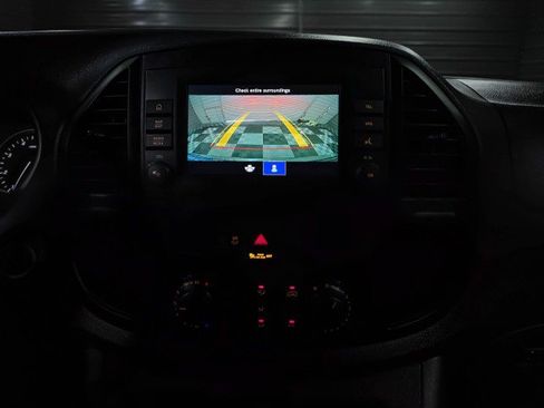 Used 2021 Mercedes-Benz Metris image 25
