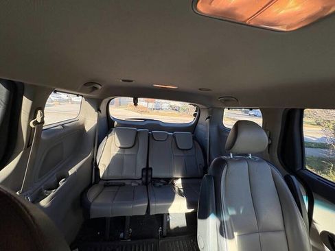 Used 2016 Kia Sedona SX image 9