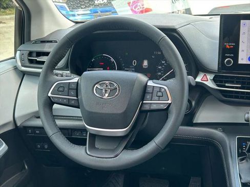 Certified 2026 Toyota Sienna XLE FWD image 41