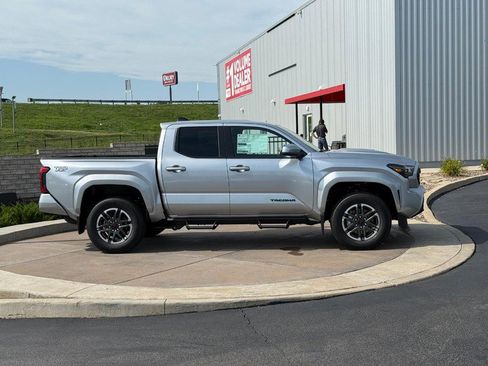 New 2025 Toyota Tacoma TRD Sport image 2
