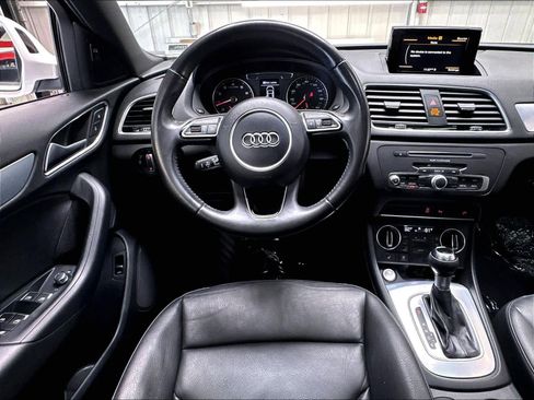 Used 2018 Audi Q3 2.0T Premium Plus w/ Premium Plus Package FWD image 11