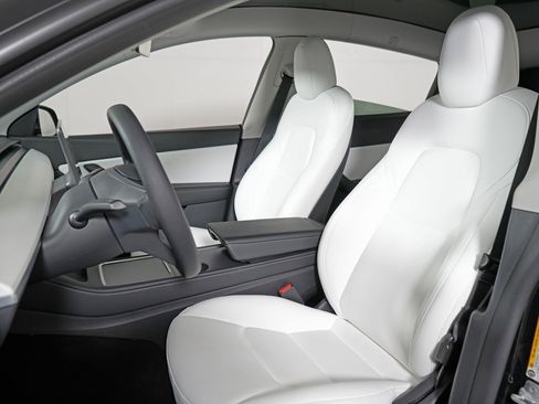 Used 2022 Tesla Model Y Performance image 5