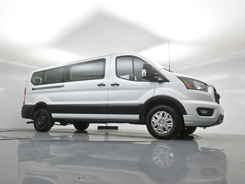 Used 2023 Ford Transit 350 XLT image 3