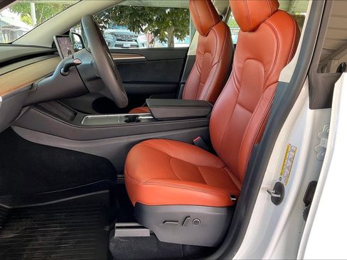 Used 2025 Tesla Model Y Long Range AWD/4WD image 18
