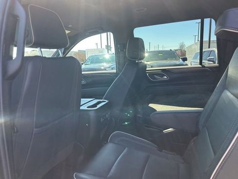 Used 2023 Chevrolet Suburban Premier image 28
