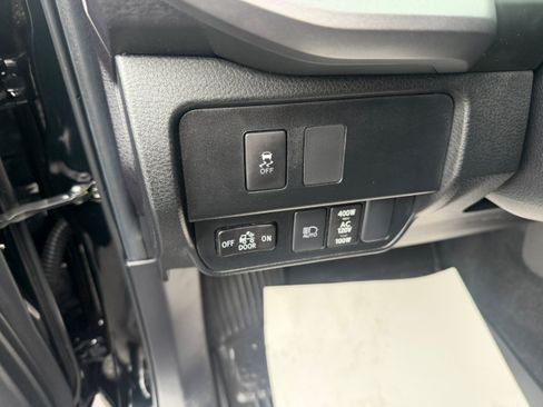 Used 2022 Toyota Tacoma TRD Off-Road AWD/4WD image 18
