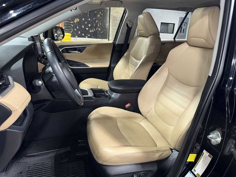 Used 2019 Toyota RAV4 XLE Premium w/ Cold Weather Package image 15