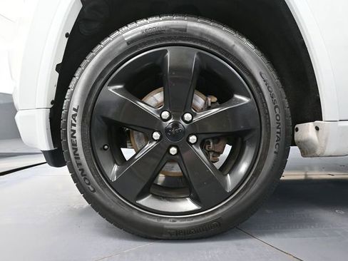 Used 2015 Jeep Grand Cherokee Altitude image 18