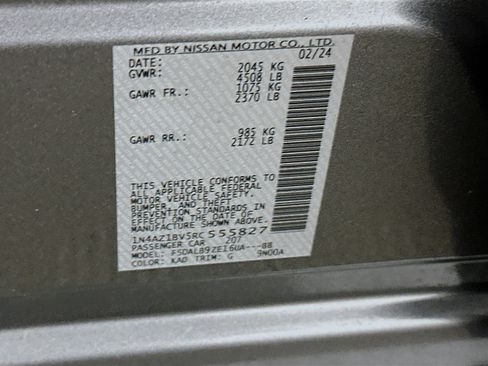 Used 2024 Nissan Leaf S image 12