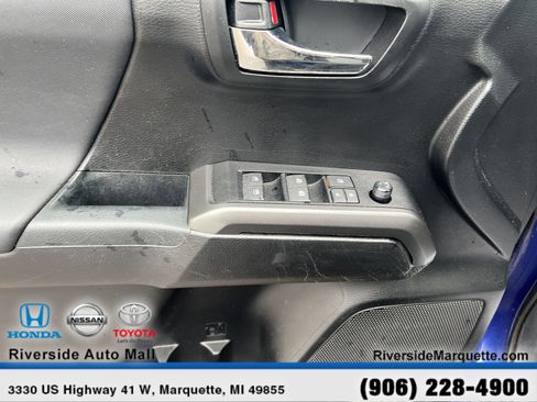Used 2022 Toyota Tacoma TRD Off-Road image 25