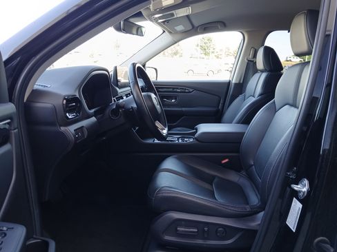 Used 2025 Honda Pilot EX-L image 8