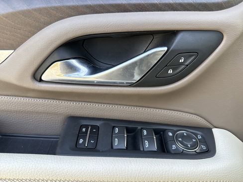 Used 2021 GMC Yukon XL Denali w/ Denali Premium Package image 15