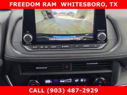 Used 2023 Nissan Rogue SV image 12