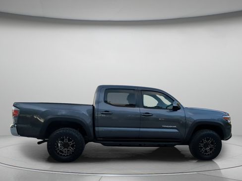 Used 2021 Toyota Tacoma TRD Off-Road AWD/4WD image 31