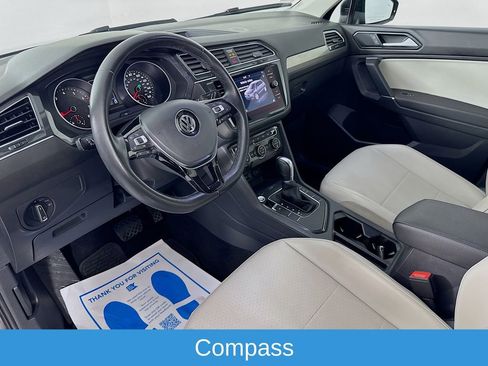 Used 2018 Volkswagen Tiguan SE w/ Panoramic Sunroof Package image 11