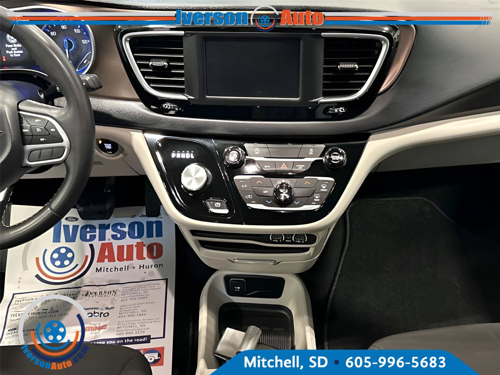 Used 2023 Chrysler Voyager LX FWD image 29