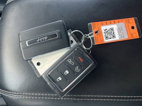 Used 2023 Jeep Grand Cherokee Limited w/ Luxury Tech Group II image 41