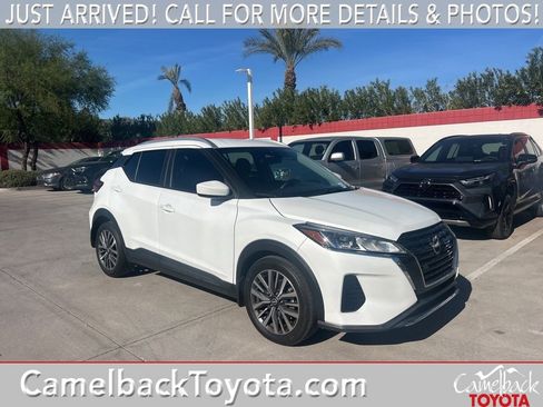 Used 2023 Nissan Kicks SV image 1