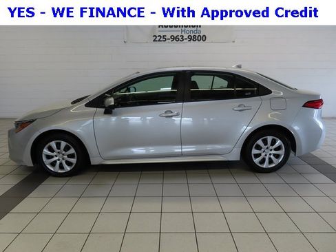 Used 2024 Toyota Corolla LE image 3