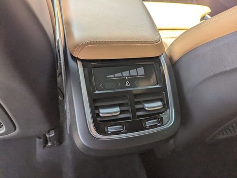 Used 2019 Volvo XC60 T6 Inscription w/ Protection Package Premier AWD/4WD image 18