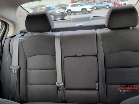 Used 2015 Chevrolet Cruze LT image 25