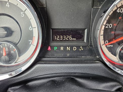 Used 2018 Dodge Grand Caravan SE image 48