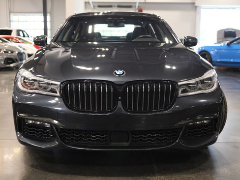 Used 2019 BMW 750i xDrive w/ Executive Package AWD/4WD image 2